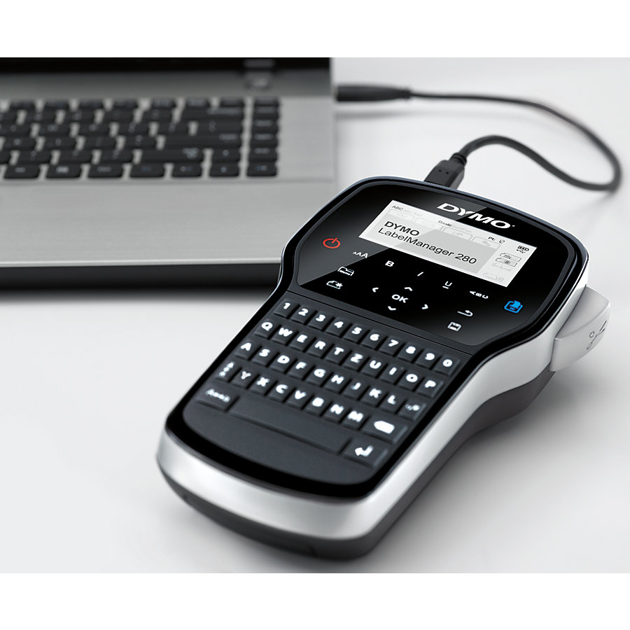 De LabelManager 280 heeft een USB aansluiting voor koppelen met uw computer. De LabelManager 280 heeft een USB aansluiting voor koppelen met uw computer.